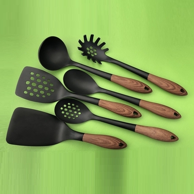 Kleurrijke 6 stukken nylon bakgereedschapset Houten handgrepen en niet-stick voor koken