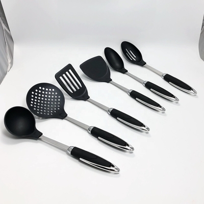 Nylon-uitrusting De essentiële gereedschappen voor uw keuken Kook- en eetbehoeften