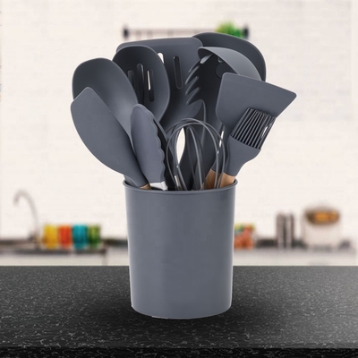 Ervaar het beste koken met siliconen keukengereedschap en houten handvat