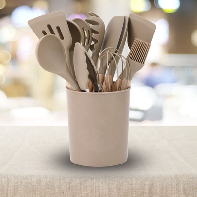 Ervaar het beste koken met siliconen keukengereedschap en houten handvat