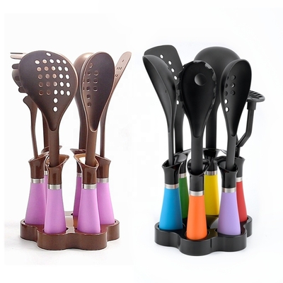 Essentials voor het koken op tafel 7-delige plastic kookgereedschap voor een milieuvriendelijke keuken